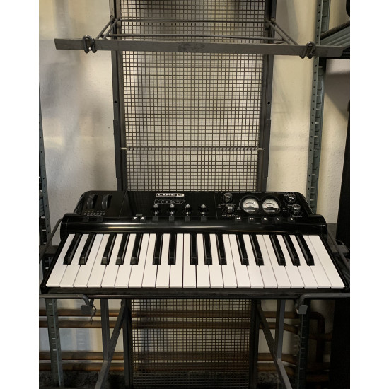 Line6 Studio KB37 (bemutatódarab)