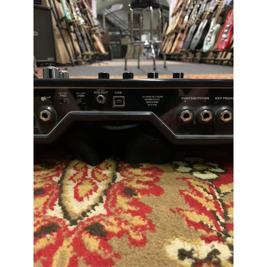 Line6 Studio KB37 (bemutatódarab)