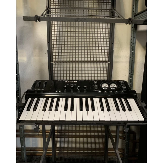 Line6 Studio KB37 (bemutatódarab)